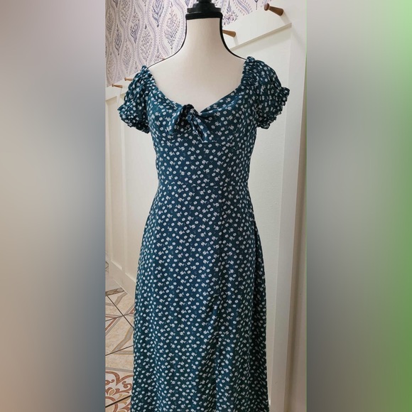 Francesca's Collections Dresses & Skirts - Francesca's Collections Teal Floral Puff Sleeve Mini Dress with Tie Neck